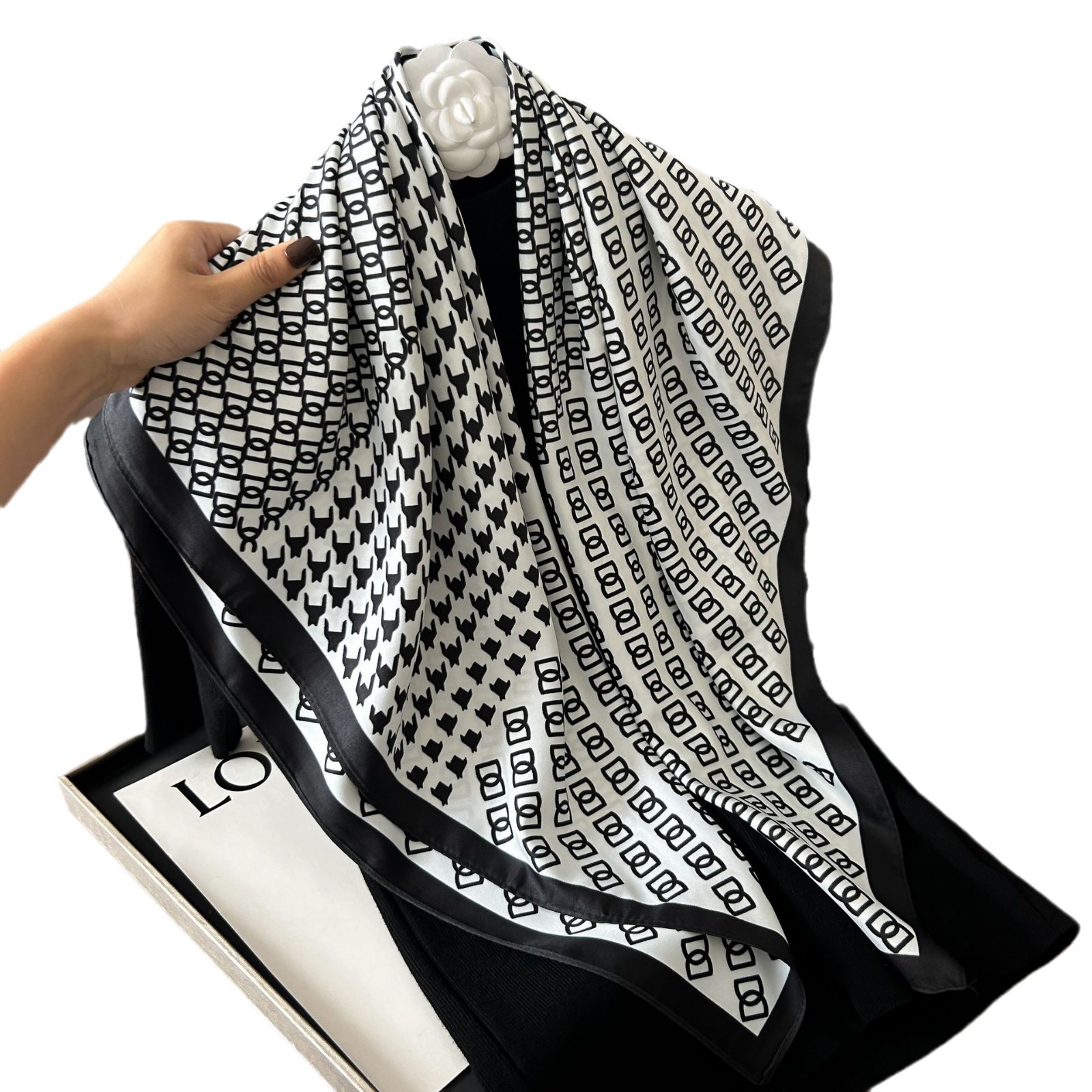 Picture of New 90cm Large Square Silk Elegant High-grade Decorative Shawl Women's Silk Scarf Fashion All-match Professional Scarf