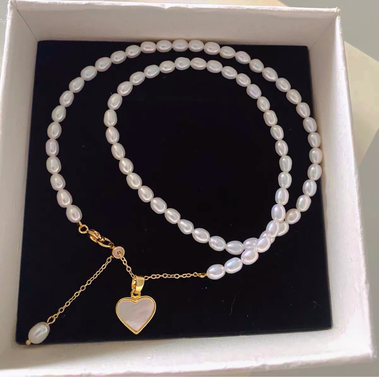 Picture of Heartbeat Natural Freshwater Pearl Necklace Women's Fashion Fritillaria Love Pendant 18K Gold Plated Clavicle Chain Necklace Chain