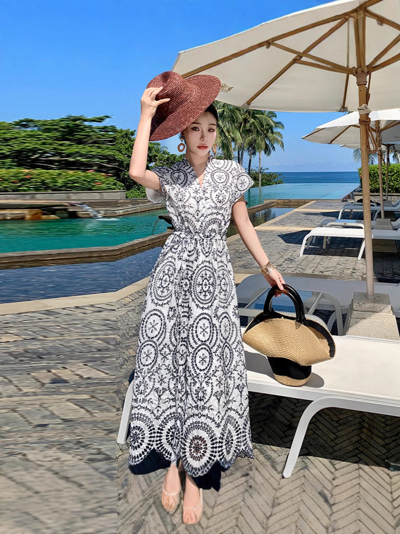 2024 cross-border real shot European and American style V-collar embroidery dress French holiday style dress
