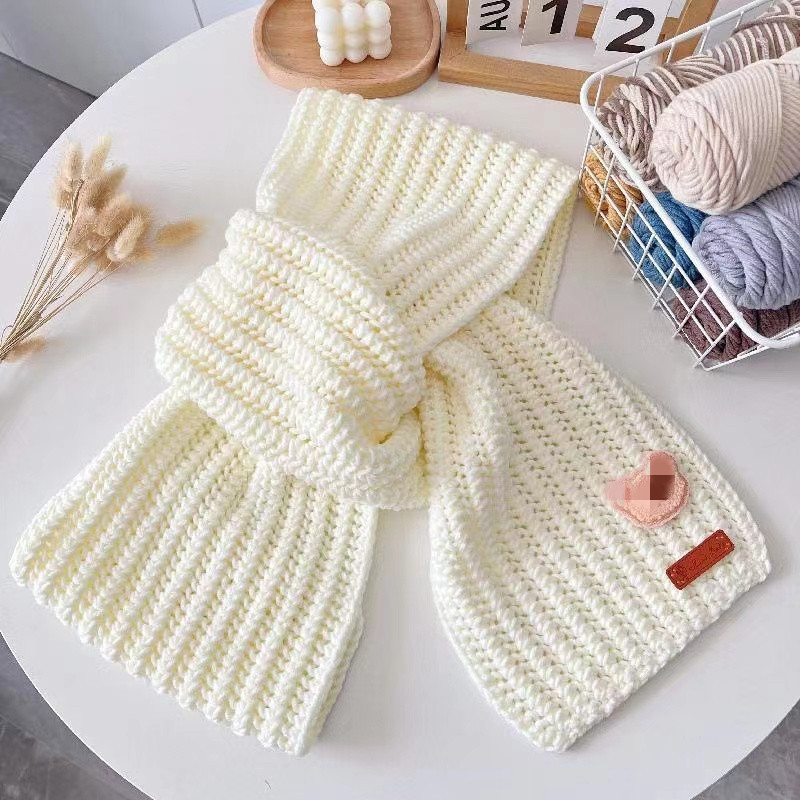 Hand-Knitted Scarf Yarn DIY Knitting Self-Knitting Gift for Boyfriend or Girlfriend Yarn Ball Bear Letter Scarf Magic Tool Fine Knitting