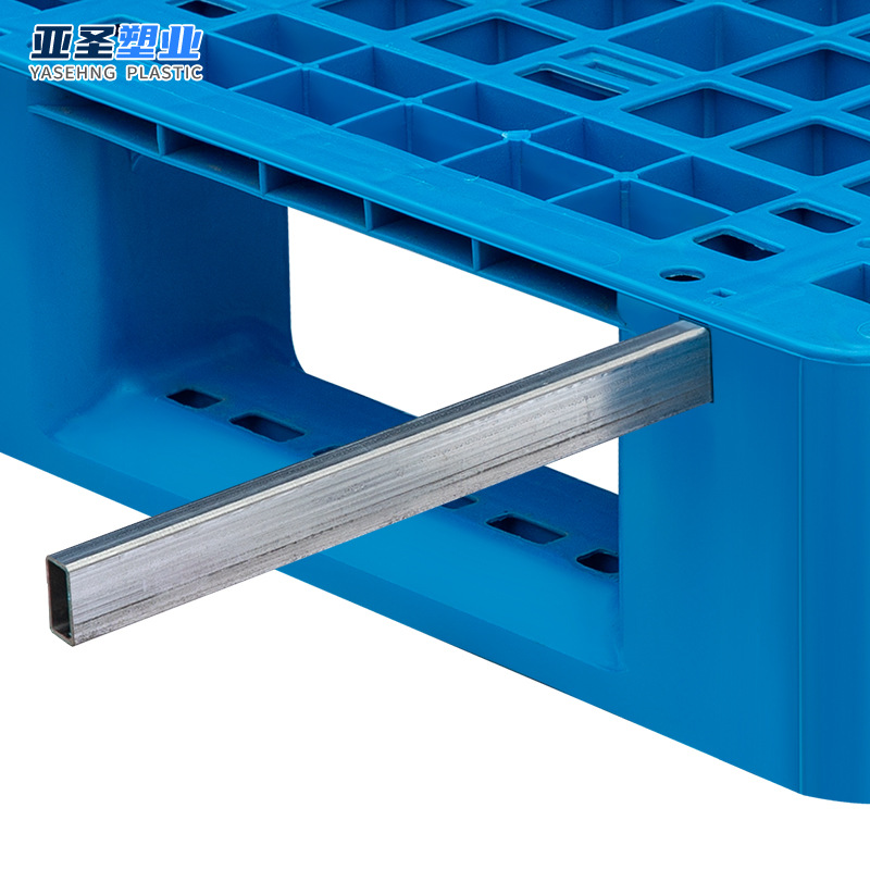 Picture of Plastic pallet plug multi-size multi-specification increase load-bearing steel hollow square metal pipe galvanized steel pipe