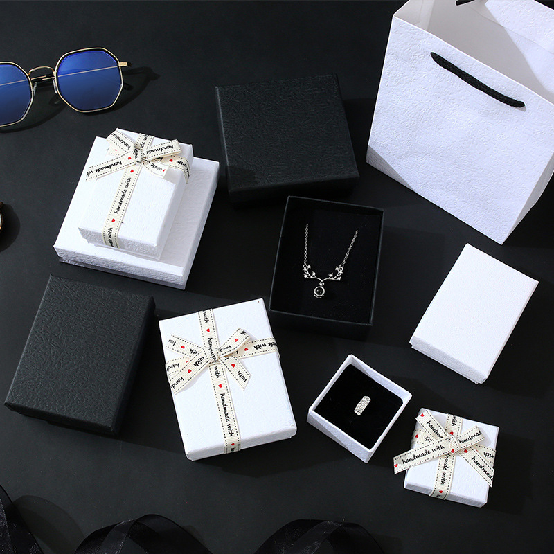 Solid color black and white jewelry box simple fresh earrings ring necklace pendant jewelry packaging box small gift box wholesale
