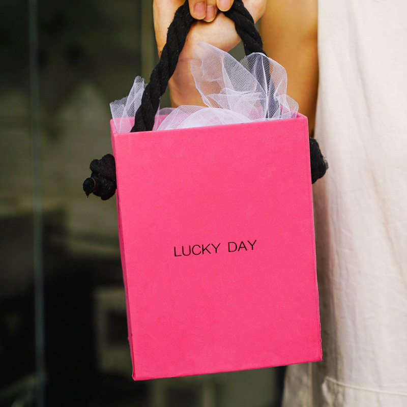 Picture of Qianxun Creative Souvenir Box Empty Satchel Pink Wedding Souvenir Wedding Candy Box Simple Accessible Luxury Packaging Box