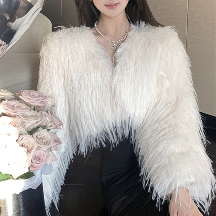 Picture of Real Shot of Short Small Imitation Fox Fur Outwear for Women Winter New V Neck Fringed Fur Outwear