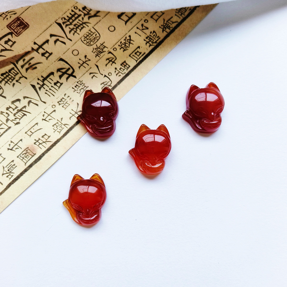 Natural Red Agate Chalcedony Fox Pendant Peach Blossom Bracelet Pendant Mobile Phone Chain Car Pendant Factory Wholesale
