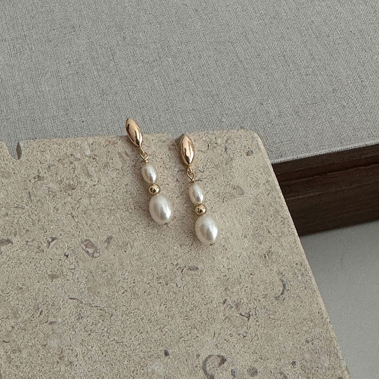 Natural Freshwater Small Pearl Earrings Women's Feeling Elegant Pearl Silver Earrings Daily Simple Small and Small