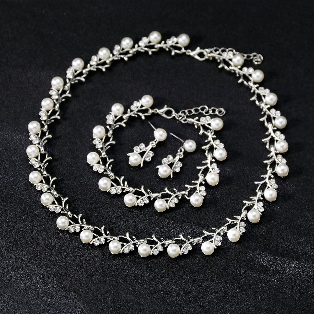 Picture of Cross-border e-commerce for fashion alloy flowers diamond pearl necklace earrings bracelet jewelry suit three-piece set