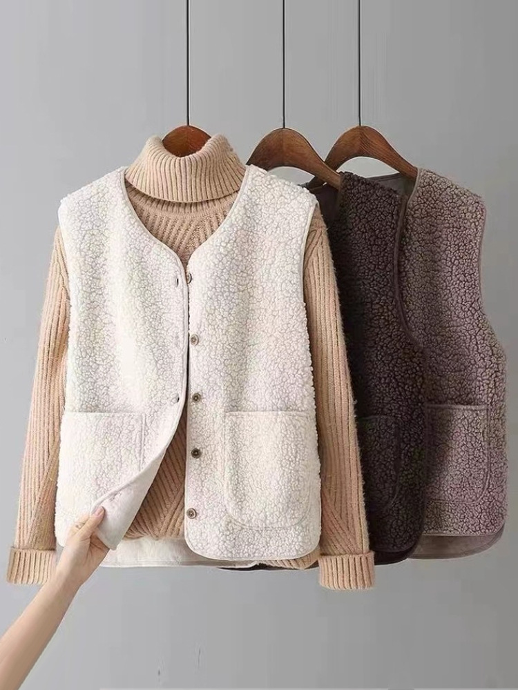 Picture of Lambswool Fleece Vest Jacket for Women, Early Autumn Fashion, Stylish Fur Integrated Outerwear Vest