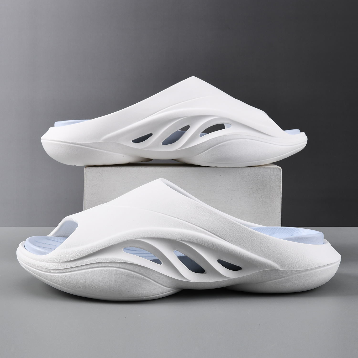 Slippers men's summer wear cut-out breathable slippers outdoor platform wear-resistant and height-resistant non-slip beach sandals