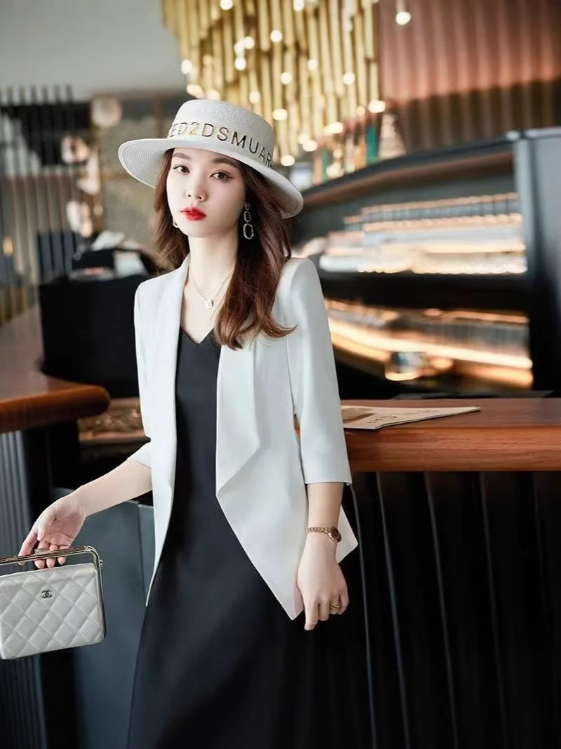 Picture of plus size Women's Western Style Thin Small Suit Jacket 2025 Summer chubby girl Slimming Seven-Sleeve Sunscreen Suit Top