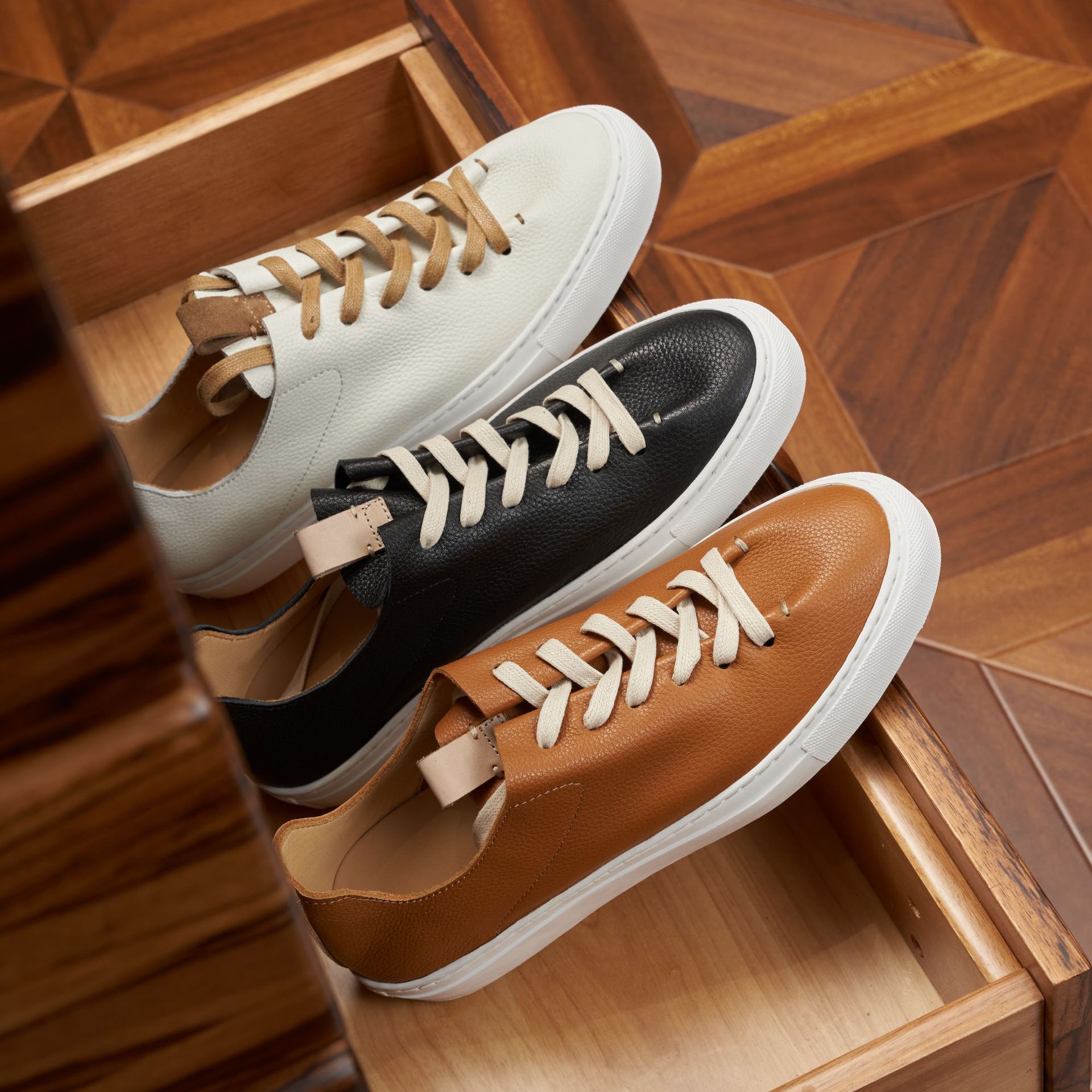 Shoes Men's 2025 New Summer Breathable High-end Casual Shoes Soft Surface Genuine Leather Board Shoes Top Layer Cowhide White Shoes