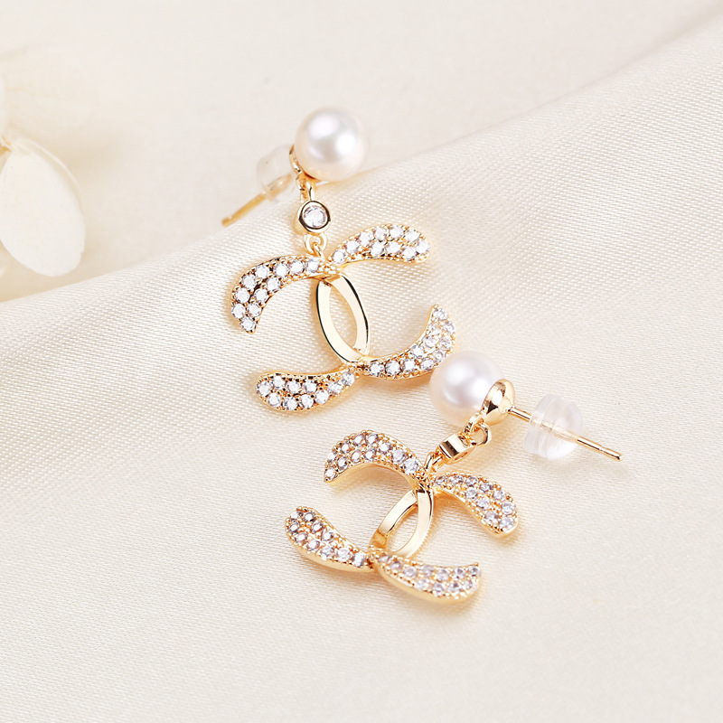 Elegant Sweet Design Sense Micro-inlaid Zircon Pearl Earrings Light Luxury Retro High-end Sense Freshwater Pearl Earrings Earrings