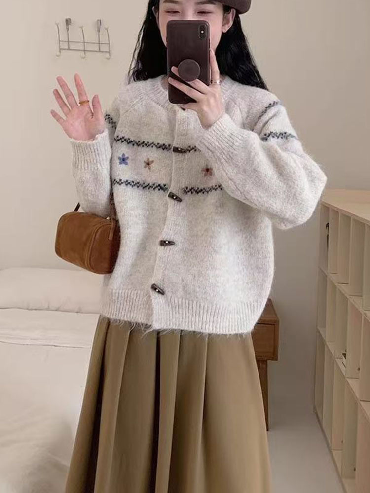 Autumn and winter new crew neck horn buckle small flower knitted cardigan women's Korean imitation wool long-sleeved sweater jacket top