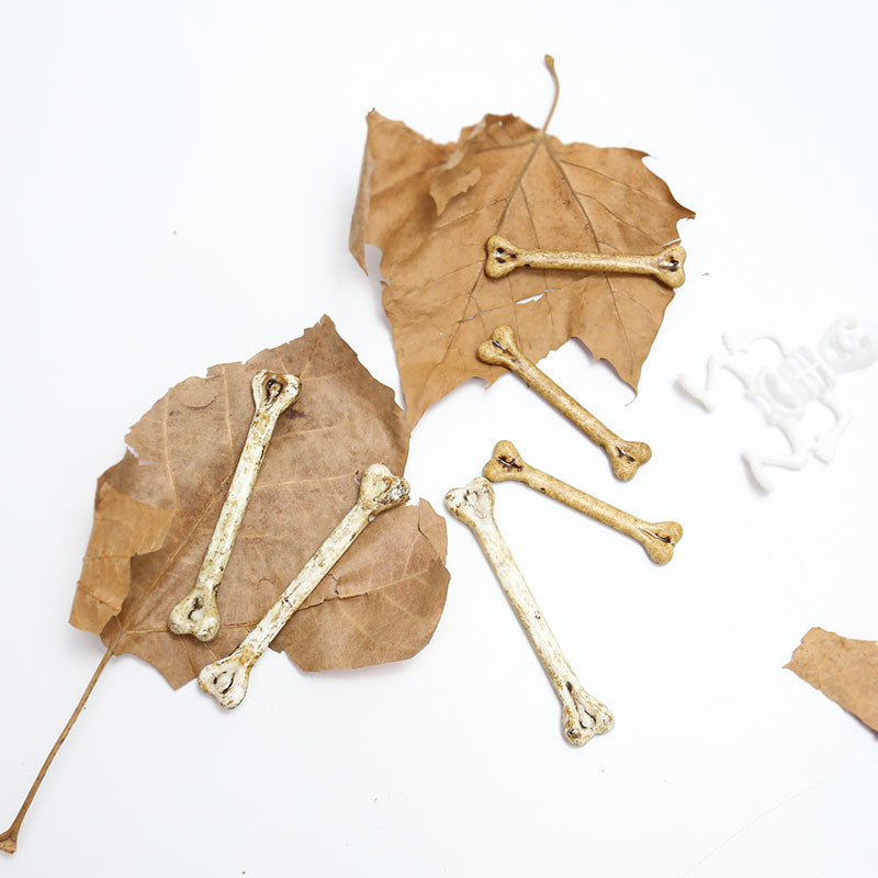 Picture of Zilin Cross-border Amazon Dead Day Halloween Gadgets DIY decorations with holes bones can be threaded bones