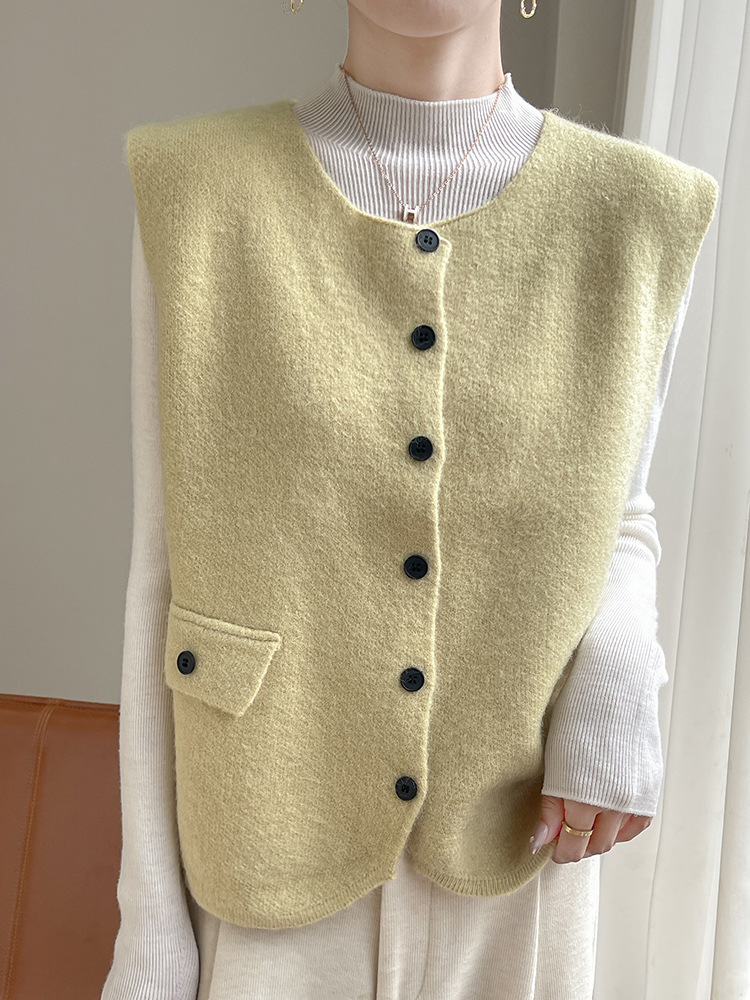 2024 Autumn and Winter New Round Neck Sleeveless Vest Knitted Waistcoat Vintage All-match Stacked Knitted Cardigan Elegant Vest