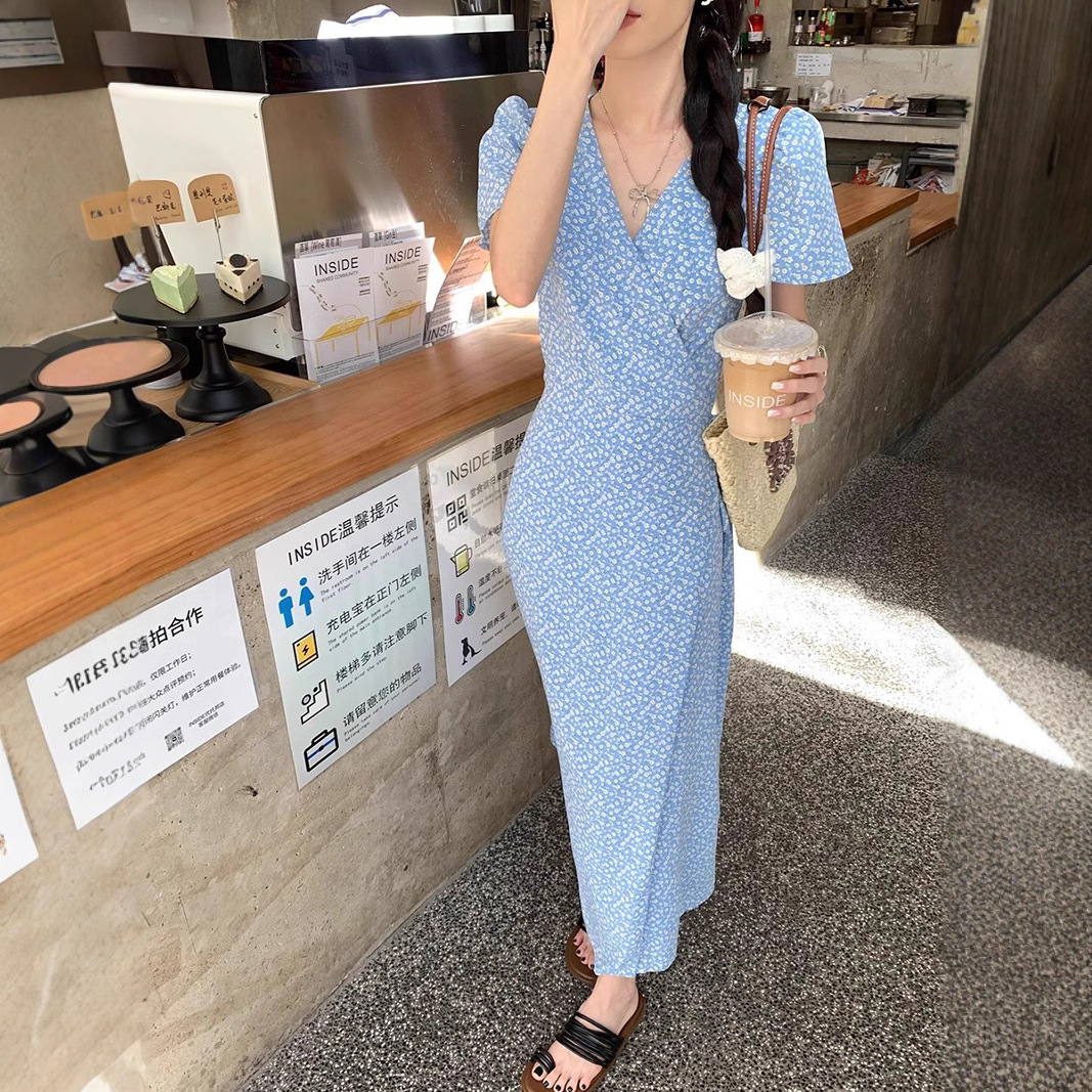Blue V-Neck Floral Dress for Women 2025 New Autum French Style Petite Sweet Waist-Cinching Elegant Long Skirt