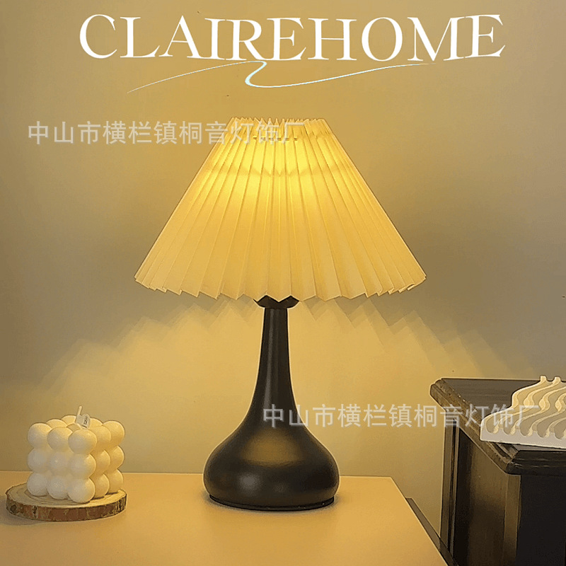 Vintage Desk Lamp Bedroom Bedside Lamp Trendy Ins Style Gift for Girls Dormitory Decoration Plug-In Night Light Eye-Protection Lamp
