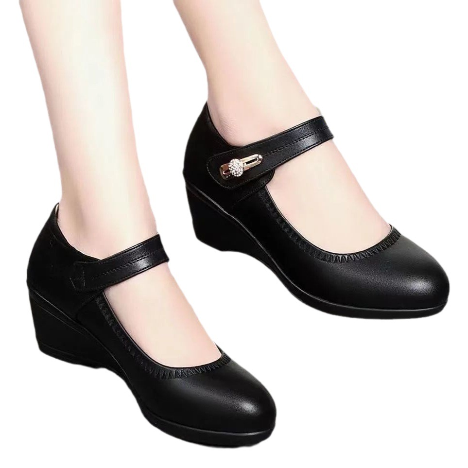 High-Quality Genuine Soft Leather Soft-Soled Mother's Small Leather Shoes 2024 Spring & Fall New Soft-Soled Non-Slip Wedge-Heeled Shoes for Middle-Aged and Elderly People