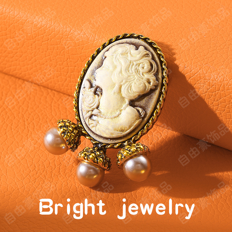 Vintage French Style Cameo Brooch High Sense vintage Pin Elegant Elegant Clothing Accessories Corsage Present