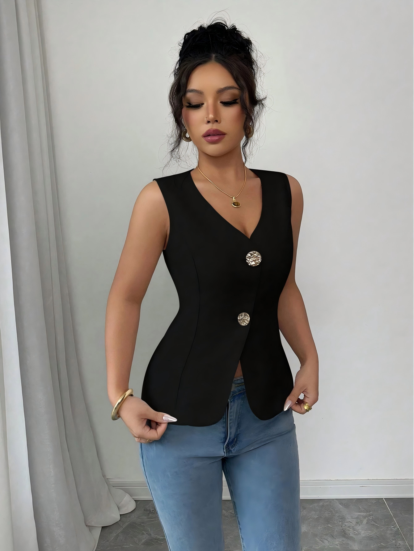 Picture of Cross-border European and American sleeveless top for women, summer new export fashion small tank top, elegant and slimming