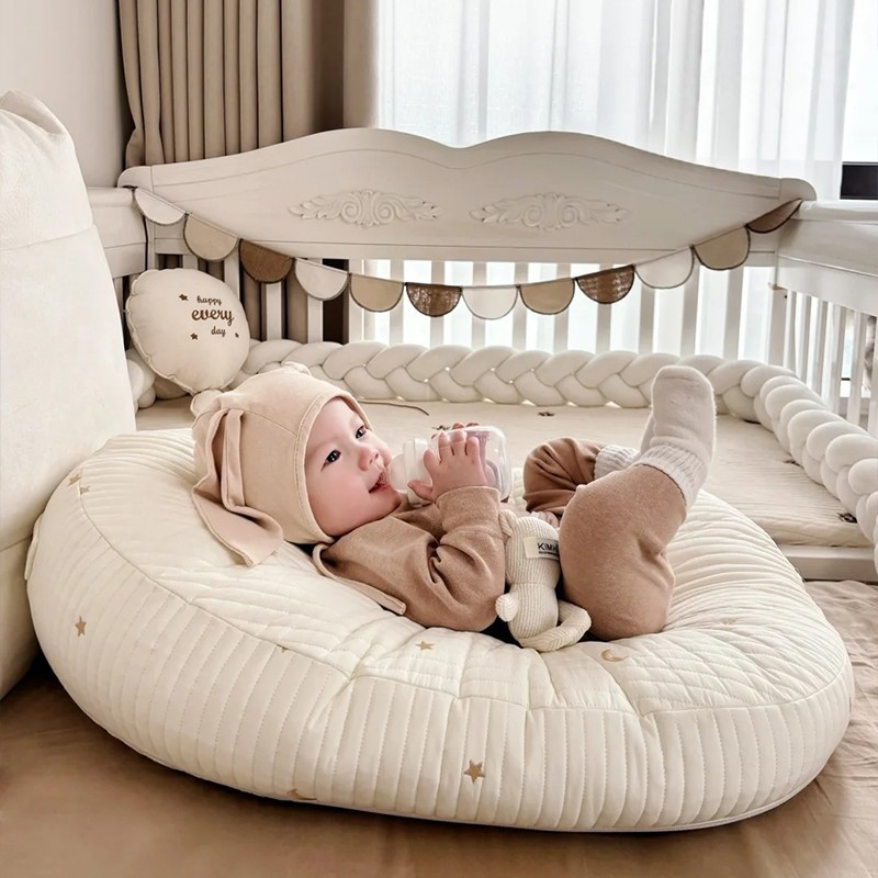 Baby Lying Feeding Pillow, Nursing Pillow, Relieving Spitting Slope Pillow, Bed-In-Bed Pure Cotton Removable and Washable Nursing Pillow for Pregnant Women