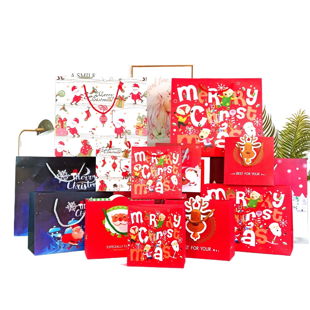 Spot New Christmas Gift Paper Bag Christmas Eve Gift Apple Handbag Candy Small Toy Packaging Bag Wholesale
