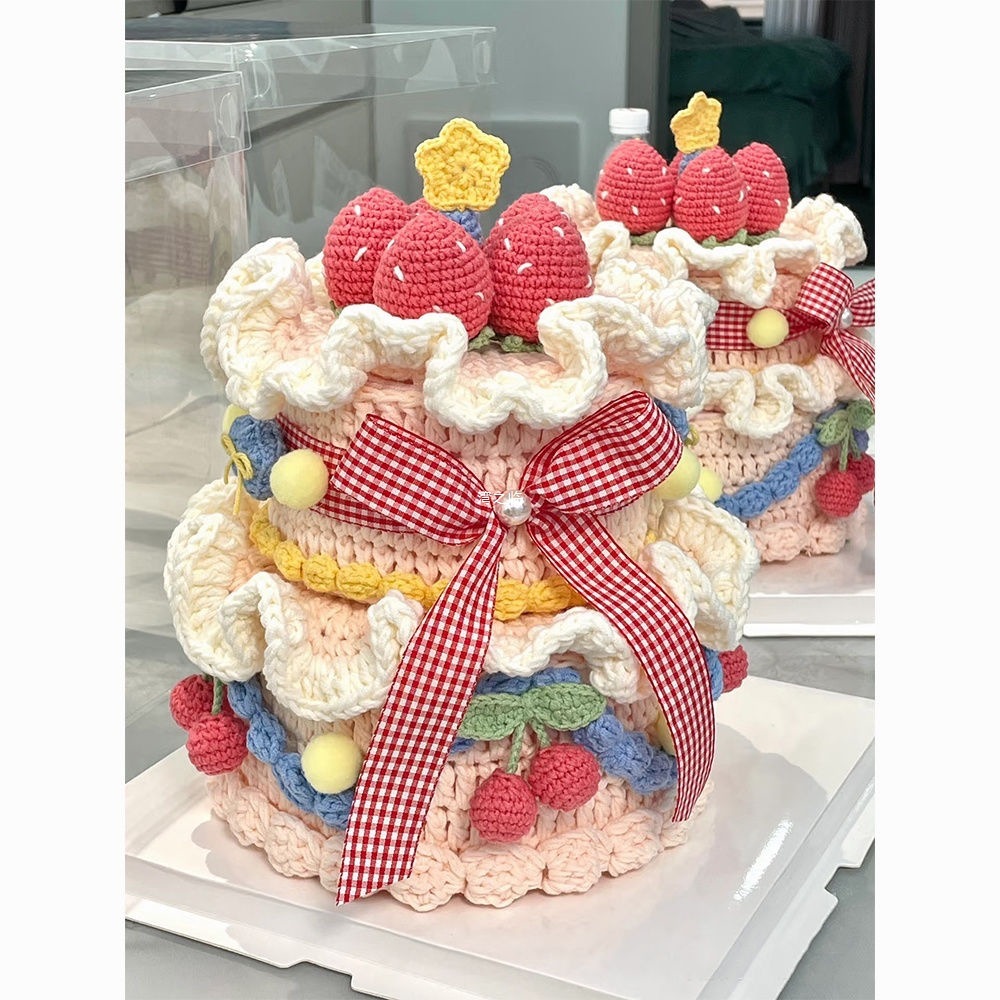 Yarn crochet strawberry double layer cake handmade gift to girlfriend meaning birthday gift knitting material package
