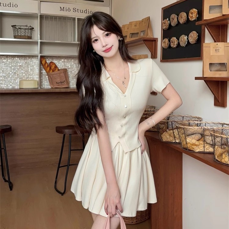 Korean-style Sweet Age-reducing Girly Two-piece Suit 2025 Summer Gentle Short-sleeved T-shirt Pleated Skirt