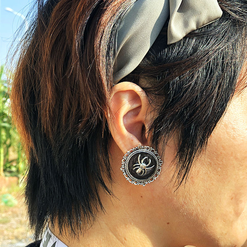 Picture of European and American ebay Explosions Overseas Gothic Evil Poisonous Spider Earrings Black Widow Rune Wizard Pagan Earrings