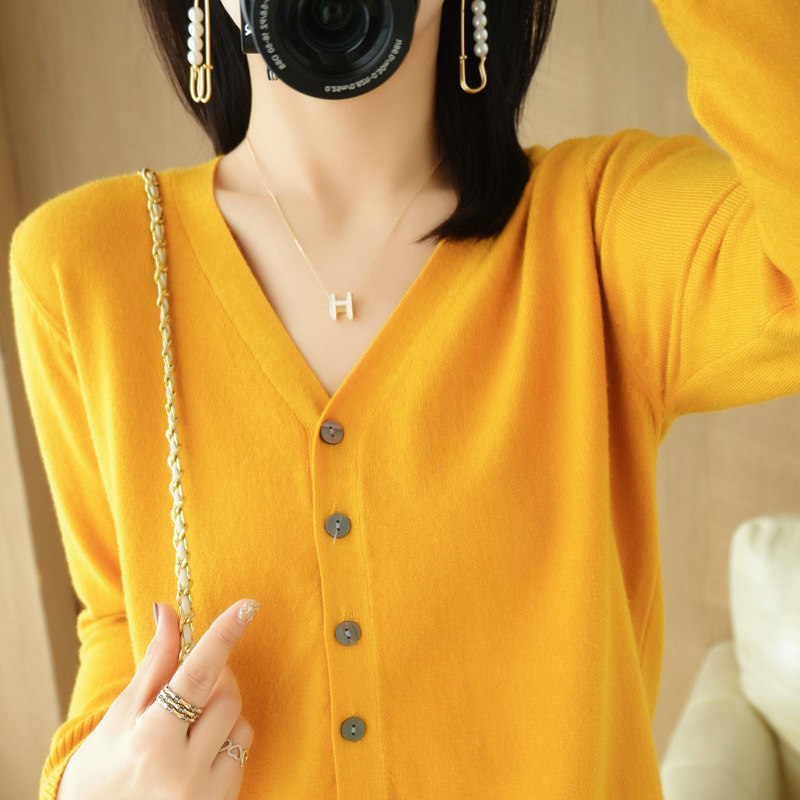 Picture of Cardigan Coat Women's Knitted Base Shirt V-Neck Long Sleeve Spring and Autumn 2025 New Style Outer Sweater Women's Korean Style