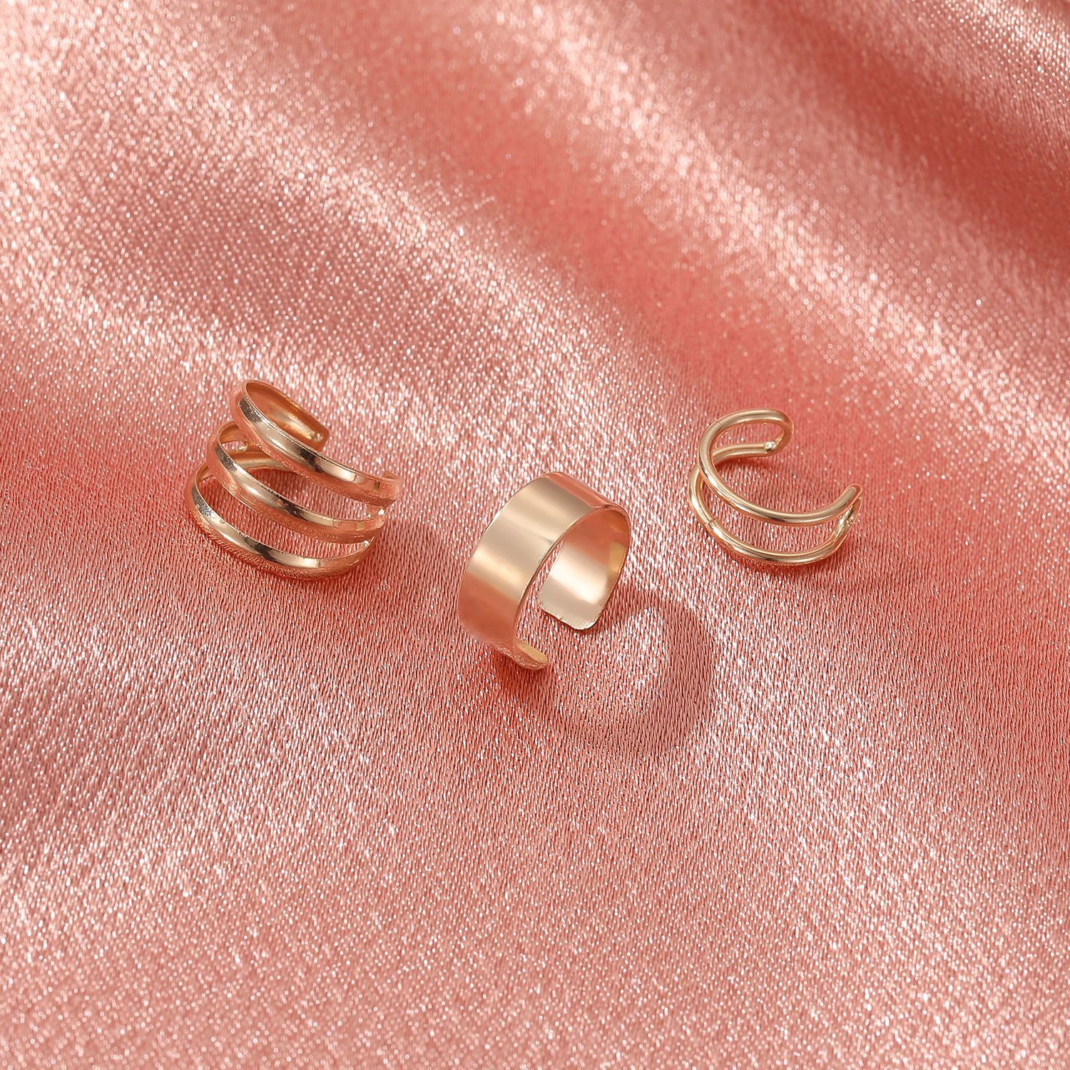 Picture of Korean style ins no hole c type ear clip fashion retro cold wind geometric hoop earrings earrings wholesale ear clip women