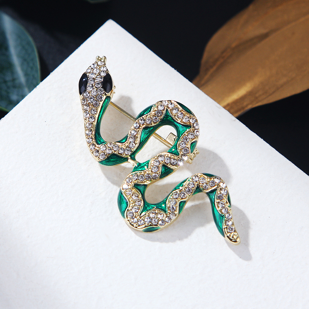 Picture of Lanhao K-Style Cross-Border Alloy Rhinestone Dripping Oil Enamel Green Snake Animal Brooch Pin Clothing Accessories Unisex