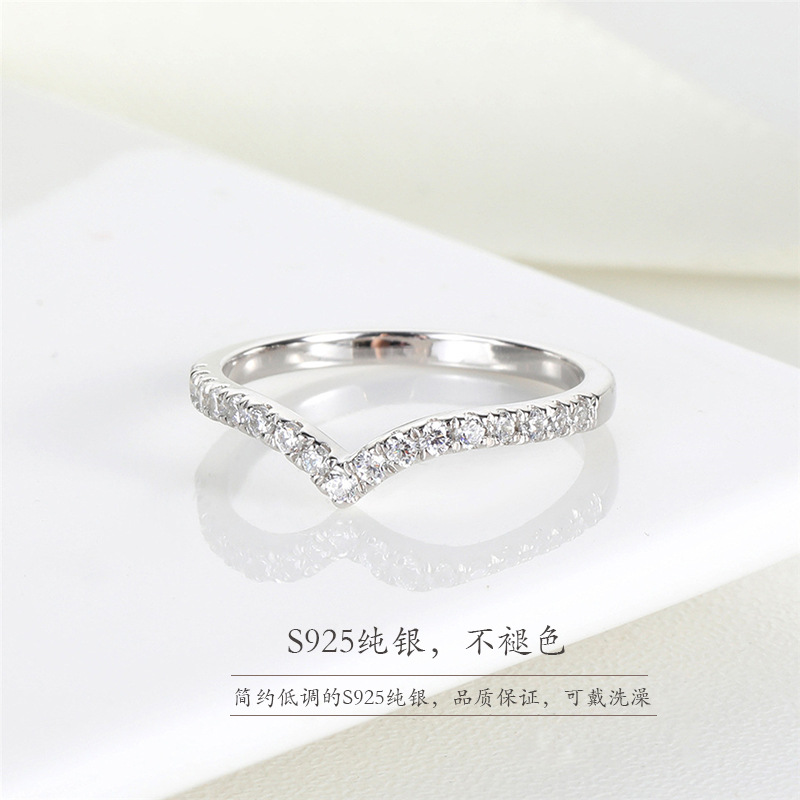 Clearance New Style Red Riding Book Same Style S925 Silver Mosan Diamond V-shaped Row Diamond Ring Stacked Wear Ring Women's Instagram Simple