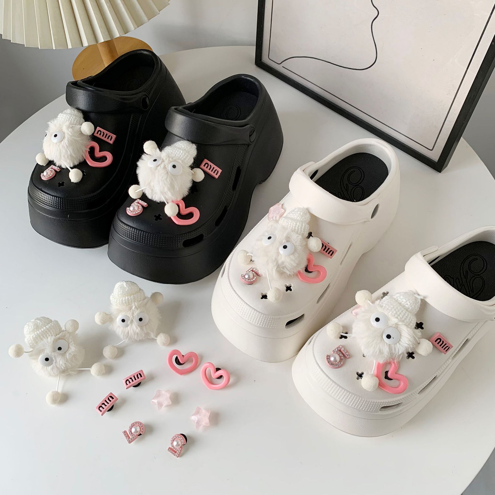 Hole shoes shoes flower high-grade shoe buckle coal ball plush doll shoelace buckle decoration y2k small accessories buckle accessories