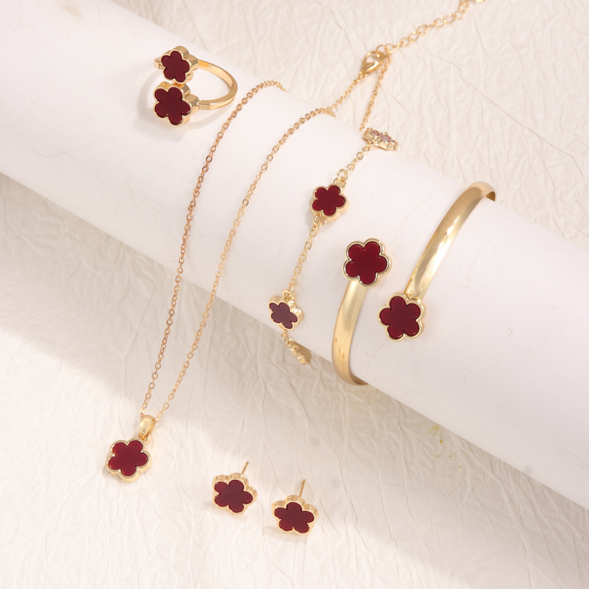 Picture of temu Hot Sale Bright Lucky Flower Jewelry suit Acrylic Bracelet Bracelet Five Leaf Clover Necklace Ring Earrings for Women