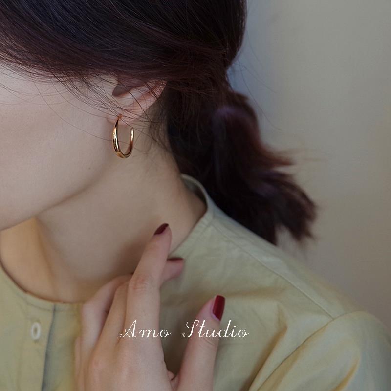 Korean High-End Design Retro C-Shaped Glossy Earrings Women's Earrings Accessible Luxury Cold Style 2025 Trendy Summer