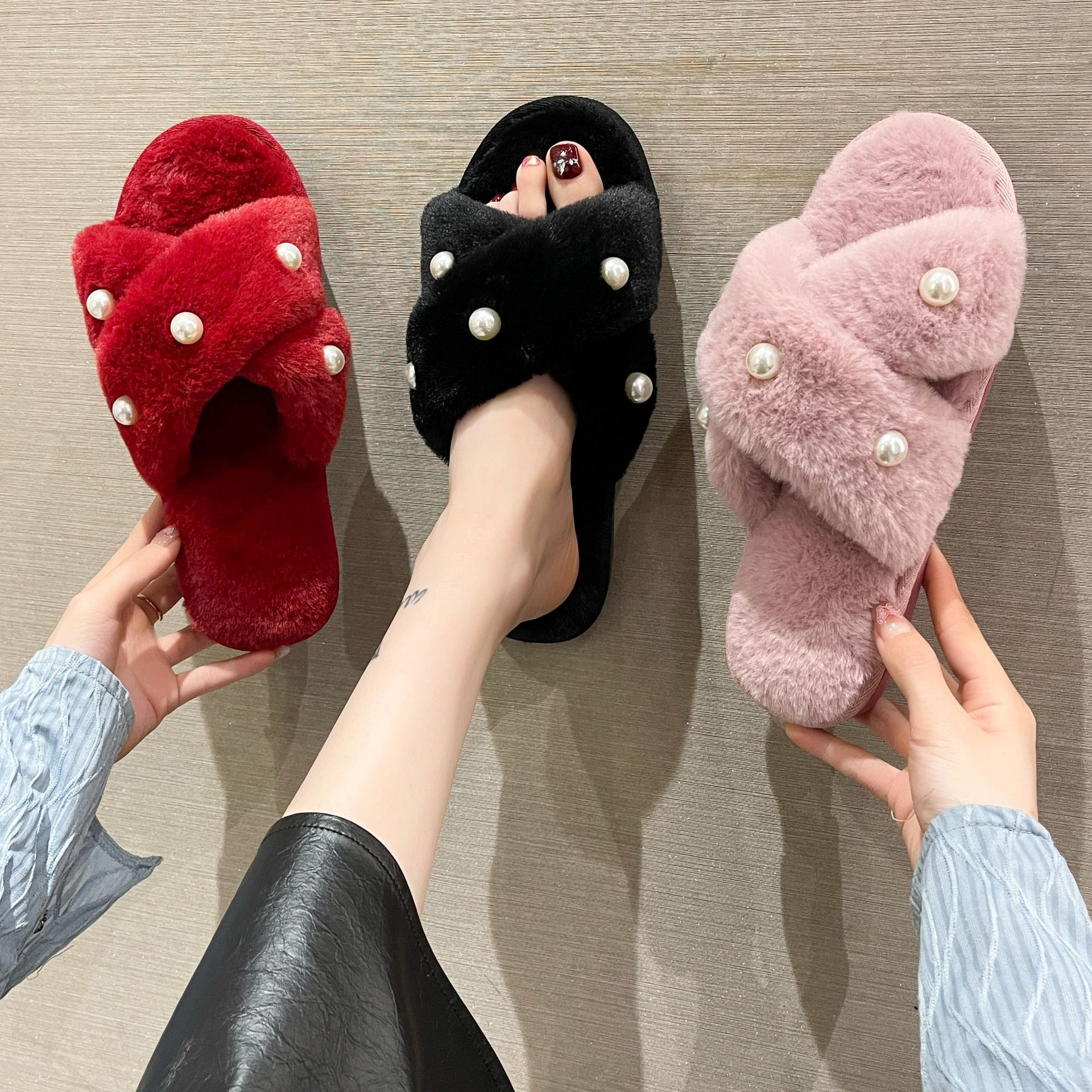 Picture of Foreign Trade New Fashion Pearl Home Home Maomao Slippers Women's Warm Flat Heel Cross Slippers Autumn and Winter Cross-Border