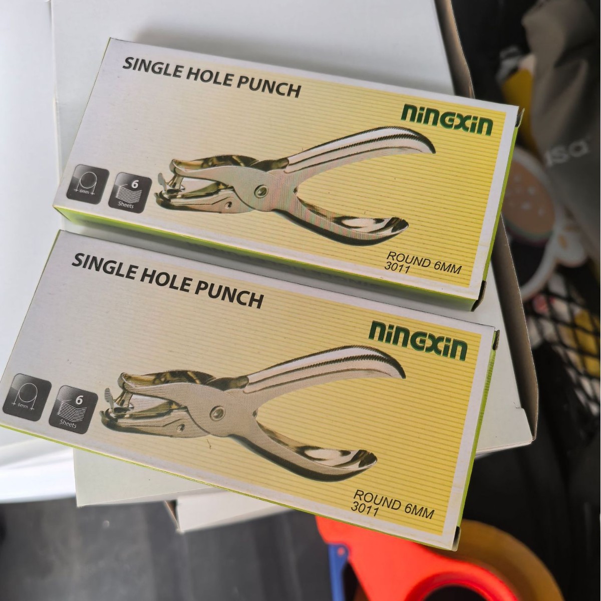 Picture of Single Hole Punch Mini Manual Round Hole Small Hole Punch Stationery Student DIY Binding Loose Leaf Punch