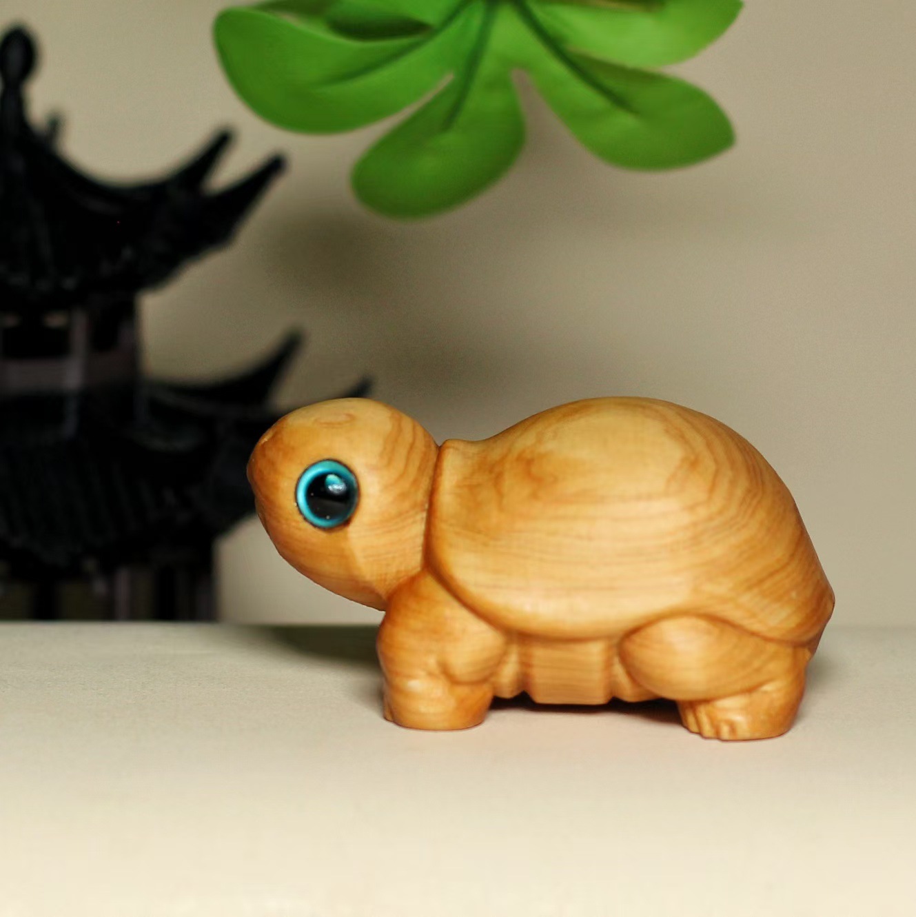 Picture of Thuja Wood Carving Animal Handle Piece Money Turtle Longevity Turtle Lucking Money into Treasure Car Small Ornaments Rich World