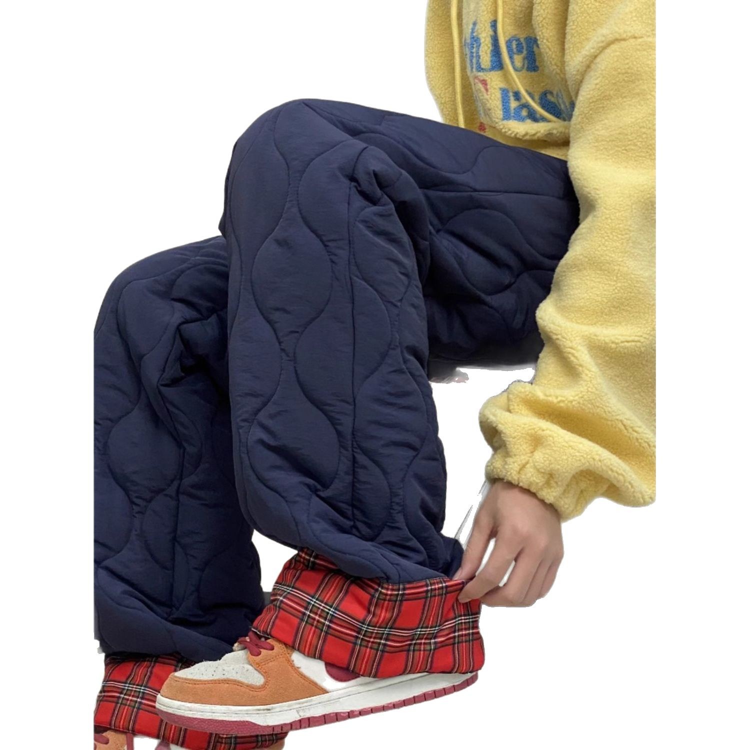 Picture of Autumn and Winter Solid Color Gourd Pattern Warm Cotton Pants for Men and Women Fashionable Turn-up Plaid Casual Pants High Street Cold-proof Wide-leg Pants