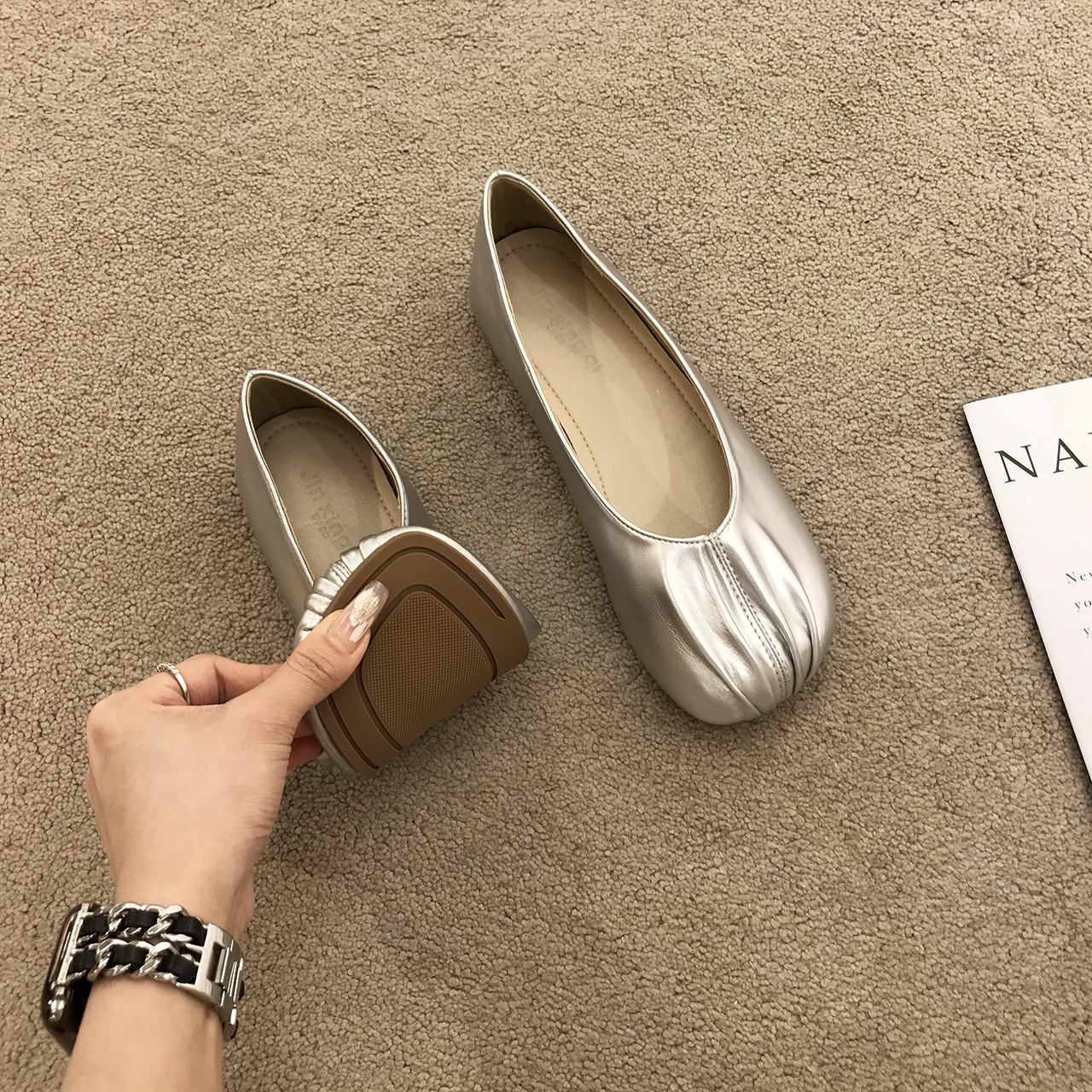Vintage Gentle Pleated with Skirt Shoes Women's Shoes 2024 New Spring Niche silver Gentle Bean Shoes