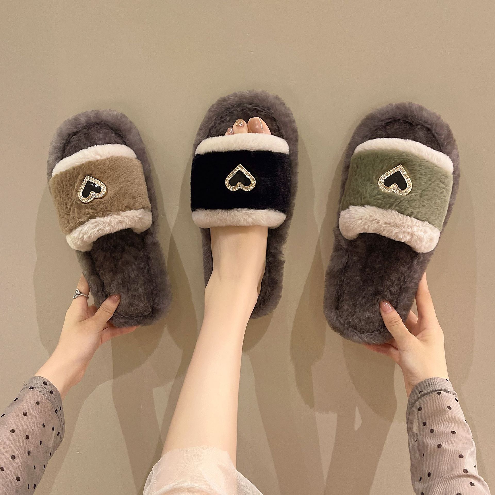 New Foreign Trade Warm Heart-Shaped Rhinestone Plush Slippers for Women, Autumn and Winter Fashion Home Thick-Soled Cotton Slippers Manufacturer