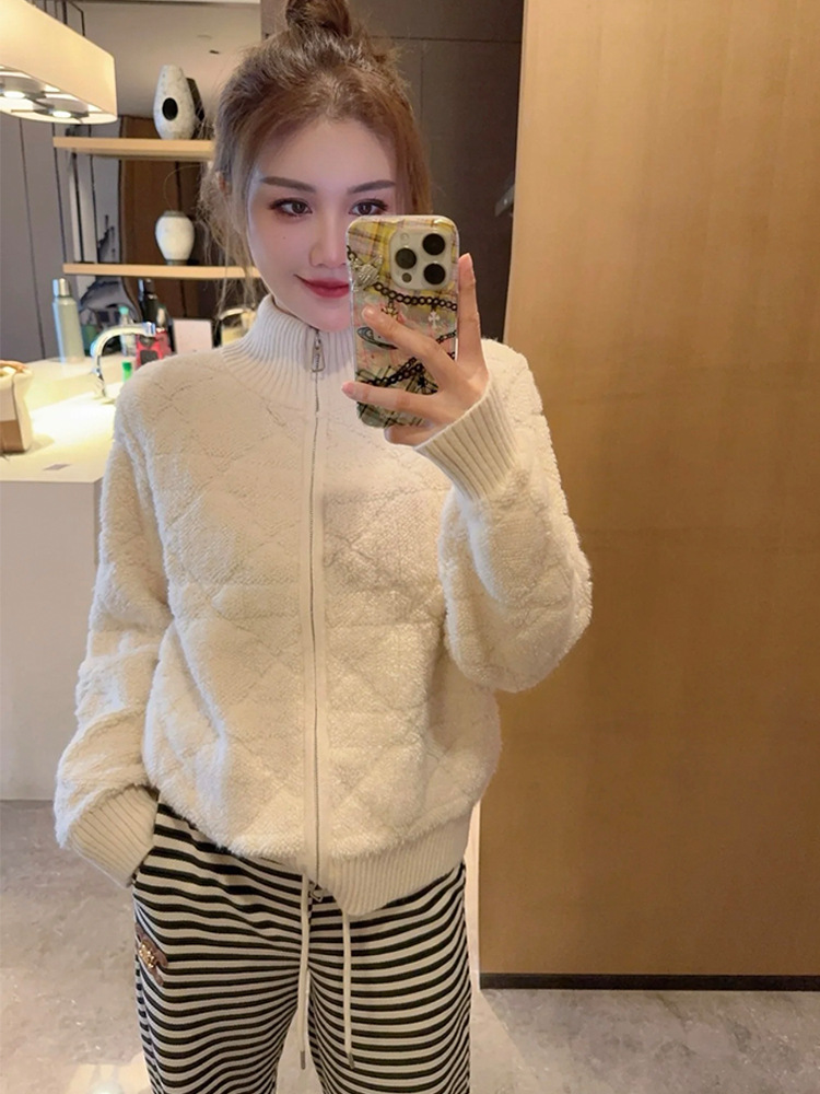 Autumn and Winter Butterfly Embroidered Jacquard Pull Knitwear Jacket for Women New Style Fragrant Stand Collar Fashion Versatile Knitwear Top