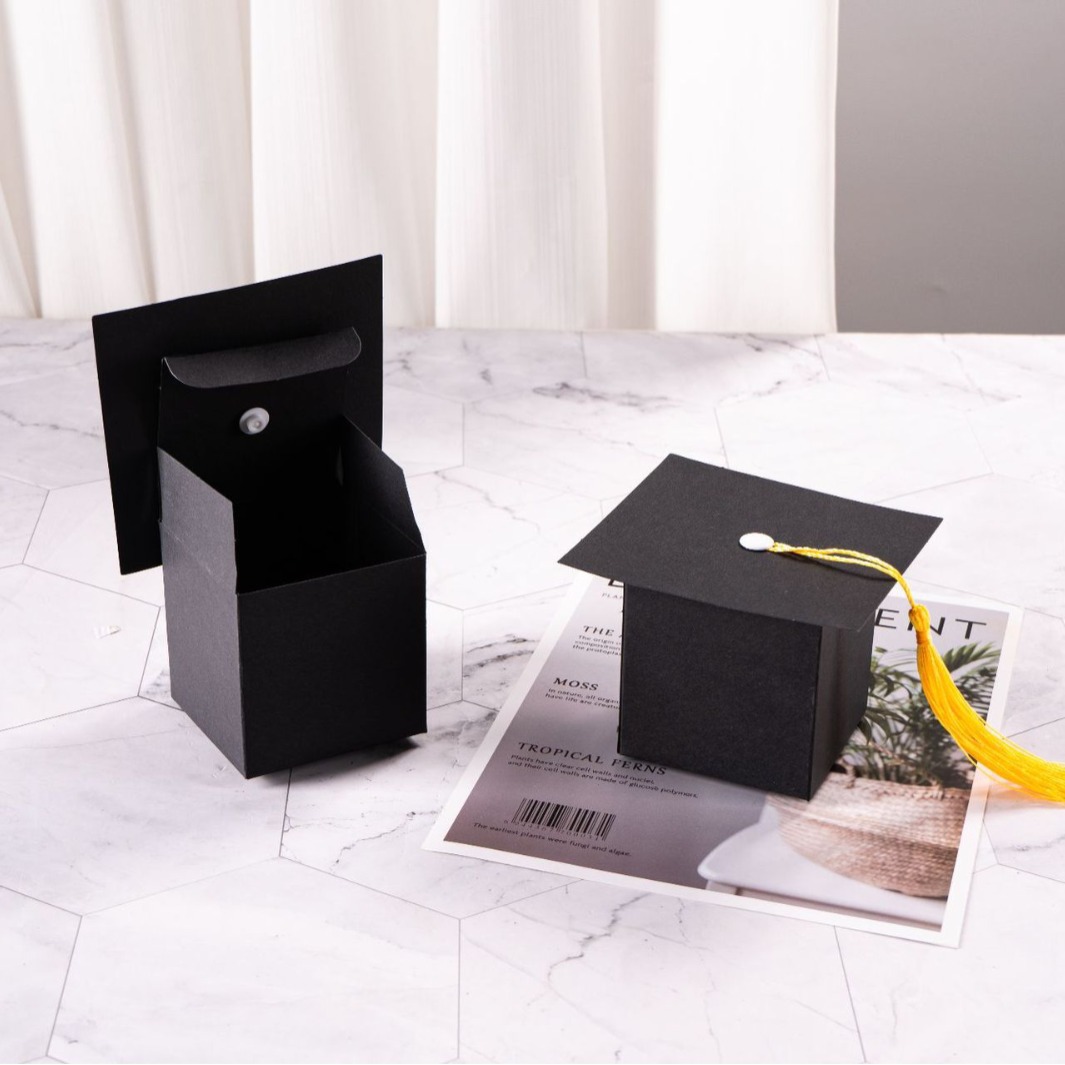 Personalized candy box European creative doctoral cap graduation gift candy box square bachelor cap party packaging