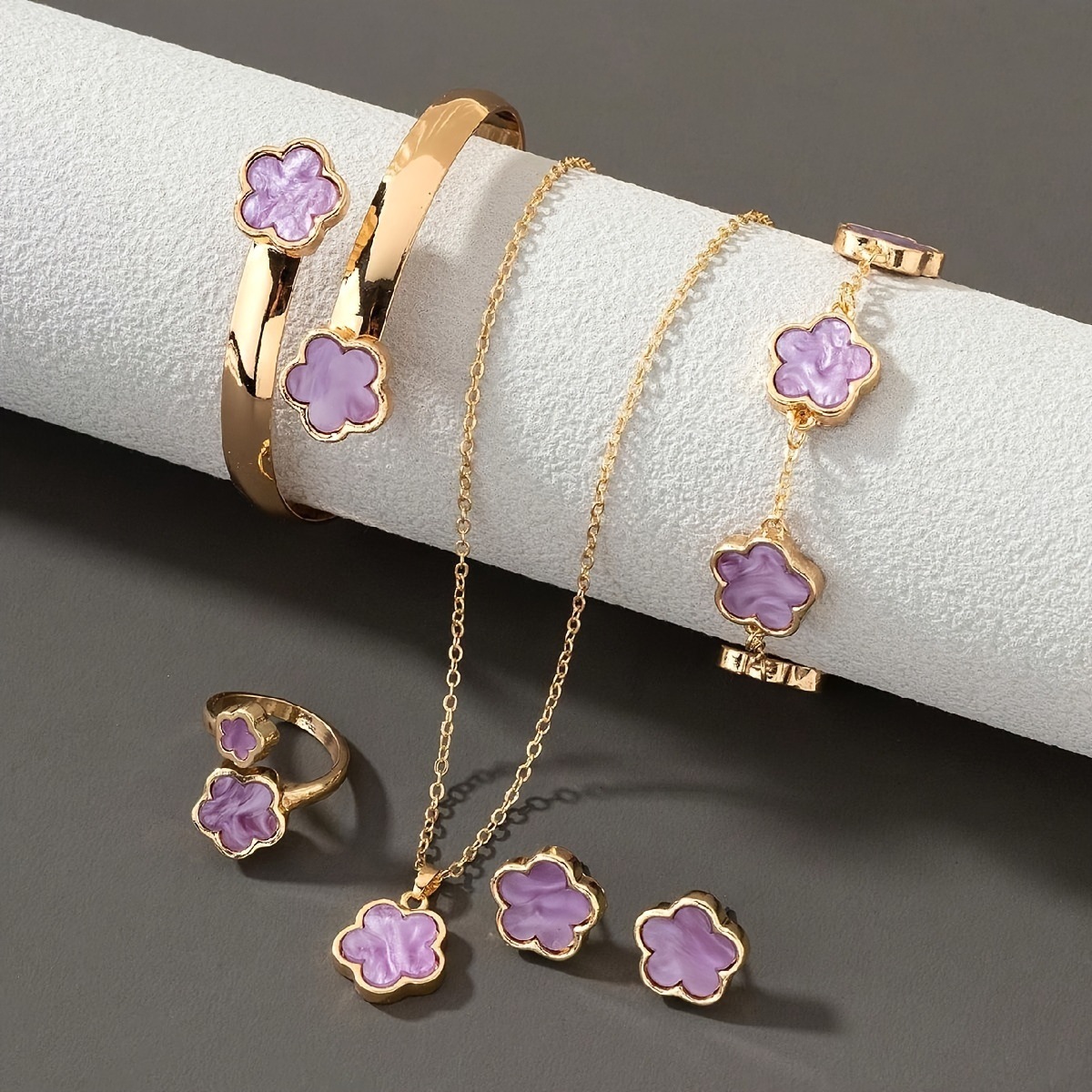 Picture of temu Hot Sale Bright Lucky Flower Jewelry suit Acrylic Bracelet Bracelet Five Leaf Clover Necklace Ring Earrings for Women