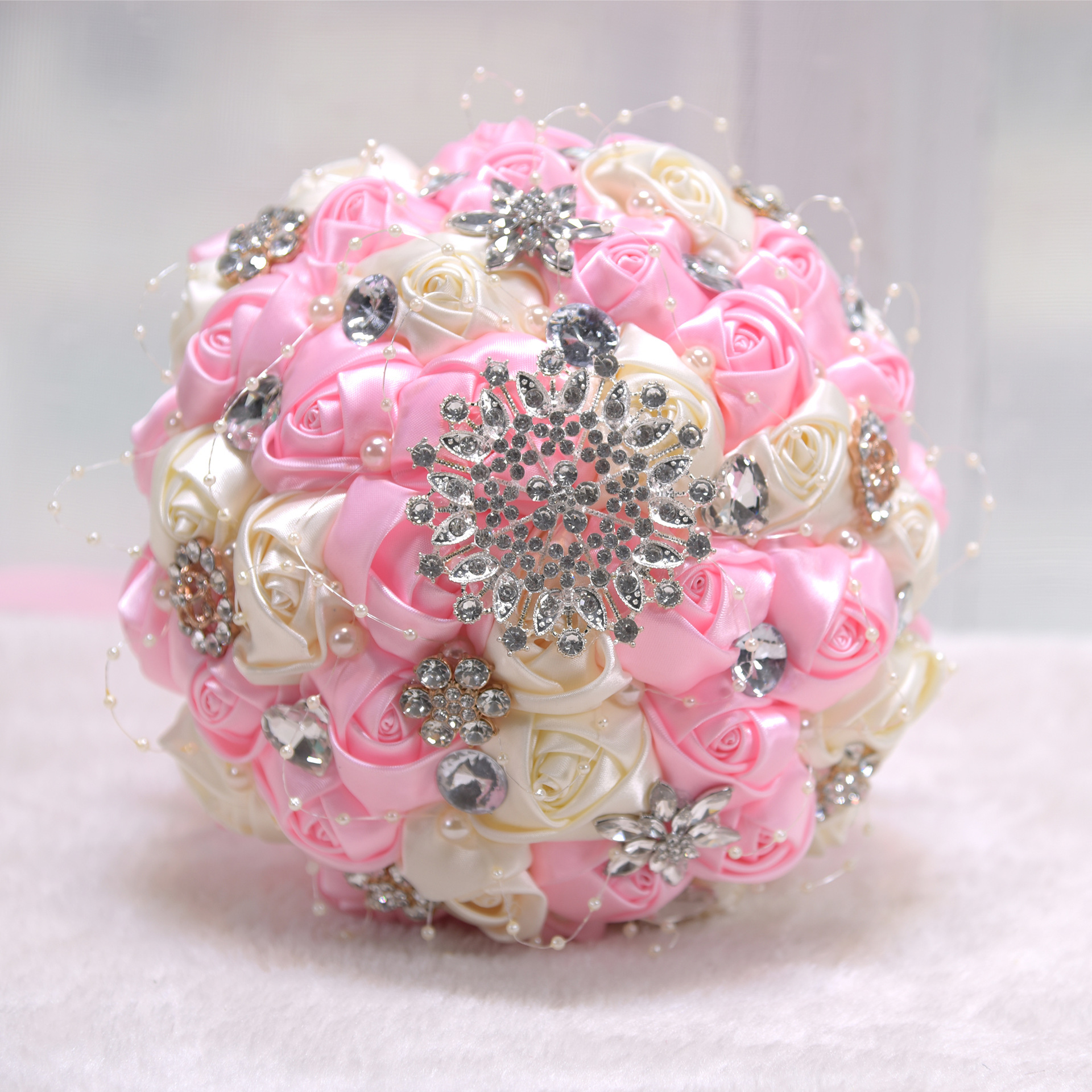 Picture of AliExpress Amazon wishD631 bride holding flowers Korean European and American wedding gifts wedding supplies real price