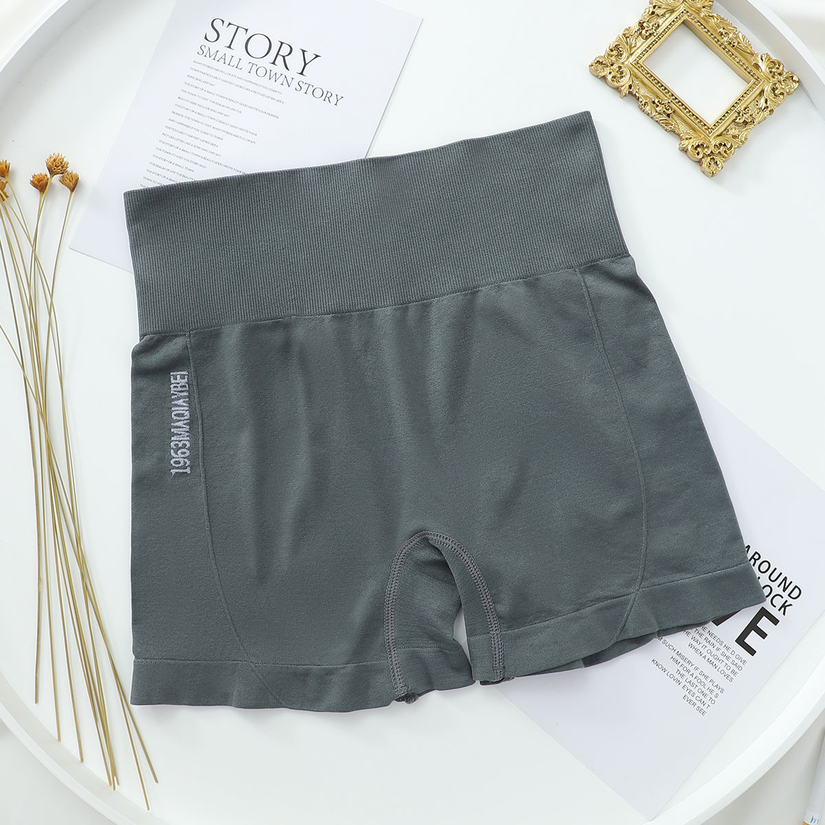 Picture of Peach Hip High Waist Fitness Shorts for Women New Quick-Drying Sports Elastic Breathable Yoga Running Pants Factory Direct Sale