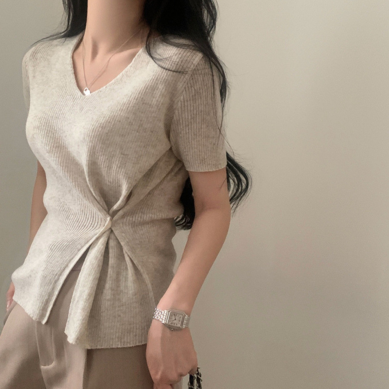 Korean Ins Summer New French Style Niche V Neck Slit Waist Design Short-Sleeved Knitwear Chic Top