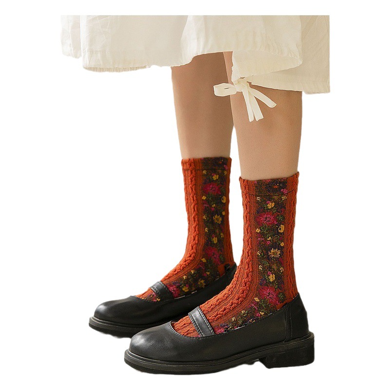 Cross-border socks warm women's popular court Flower vintage women's socks cotton mid-calf winter Zhuji ethnic style socks wholesale
