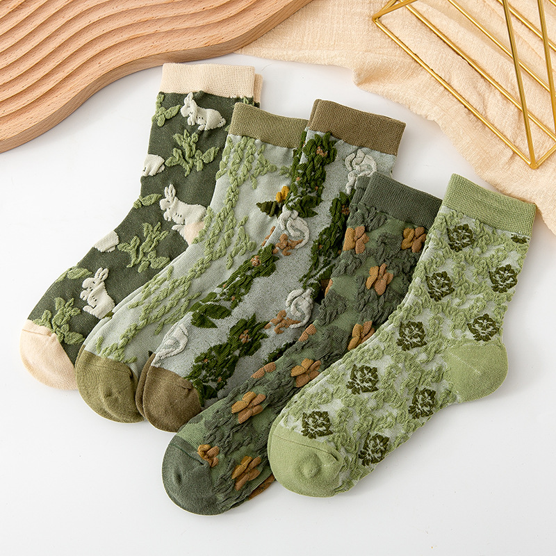 21 autumn and winter retro small flower socks women's personality Fashion court style women's socks mid-calf length socks combed cotton stockings all-match Fashion